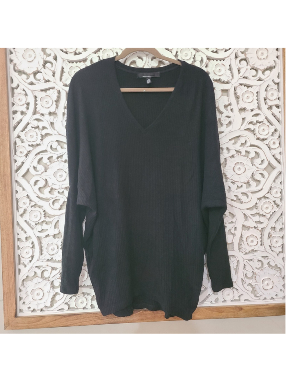 WHITE HOUSE BLACK MARKET Medium V-neck Black Ribbed Tunic Dolman Sleeves Sweater